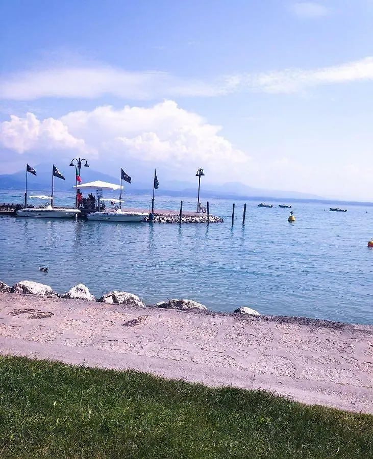 Paradise Luxury Apartments Sirmione 0*,